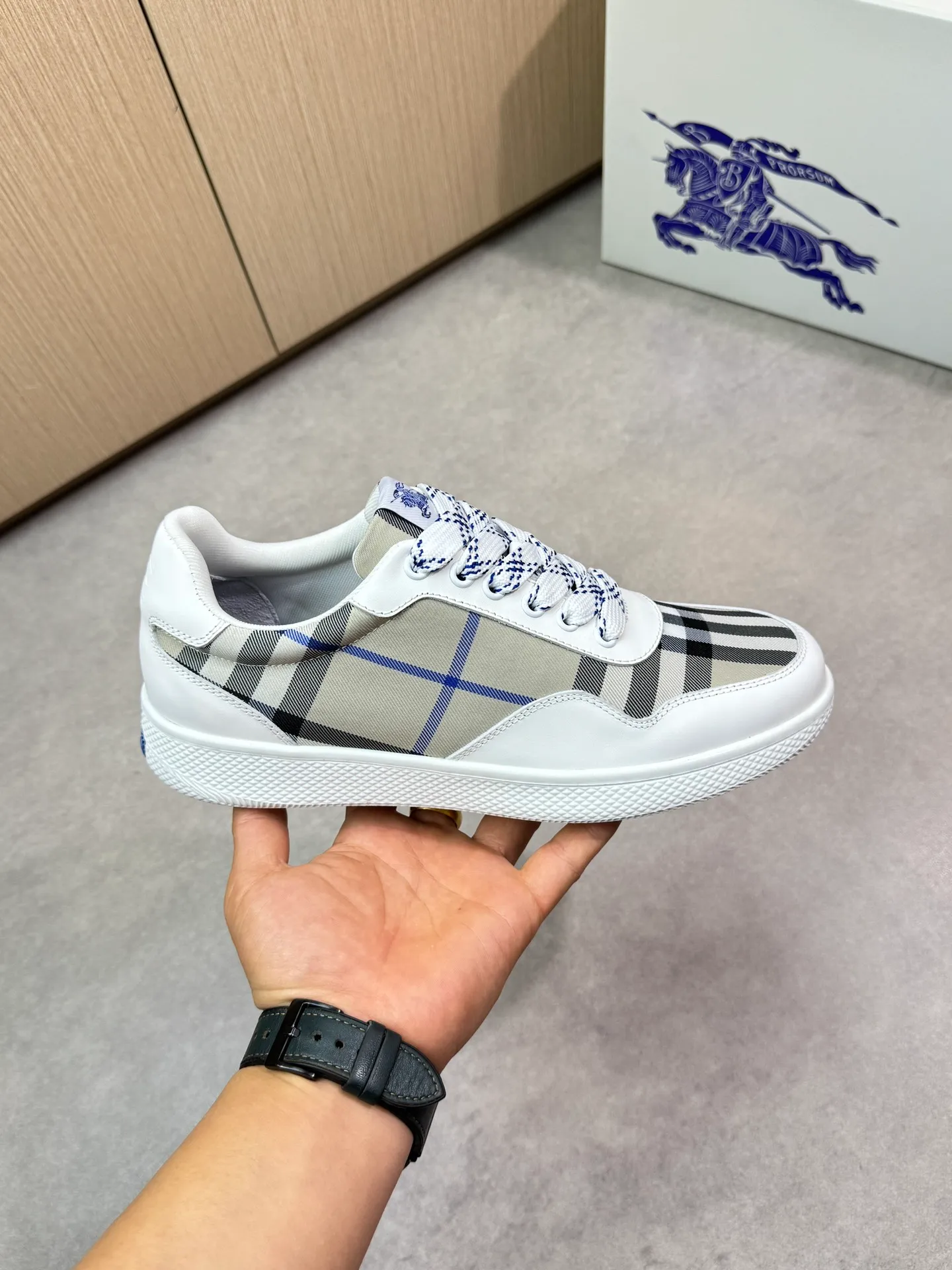 P400 [BURBERRY] Burberry casual sports sneakers - Upper: imported 🔝 Napa calfskin, brand totem cloth, tongue brand cloth label - Lining: brand canvas, foot pad; water-dyed cowhide - Outsole: ultra-light TPR rubber; two-color molded outsole - Super high quality control, fine workmanship: highlighted (high-end, luxury, grade) -Size : 38-44 (Male 45, can be customized)·BBR0372
